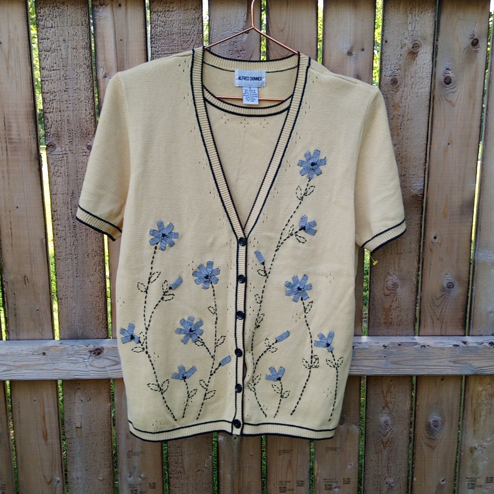 Vintage Embroidered Short Sleeve Knit Flower Design Alfred Dunner Top